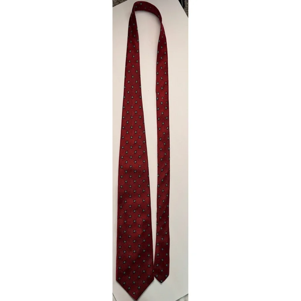 Brooks Brothers 346 Mens Red Geometric Silk Tie Stain Resistant Made in USA